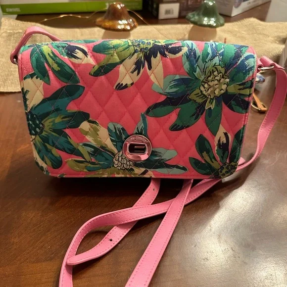 Vera Bradley Crossbody - Picture 3 of 8